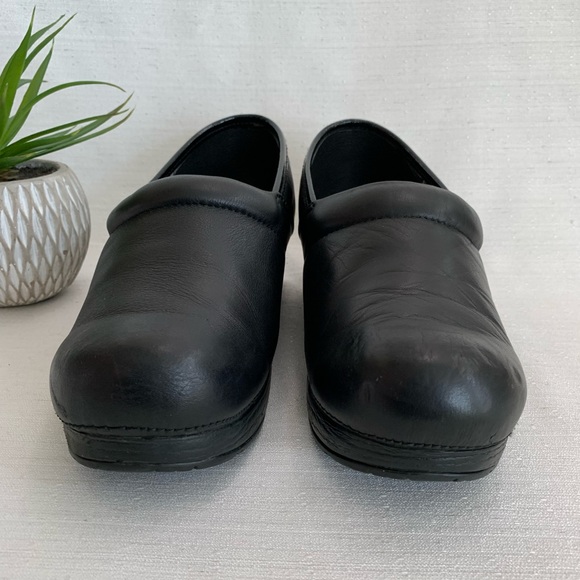 Sketchers Tone Ups Black Leather Comfort Clogs Woman’s 10 - Picture 4 of 15
